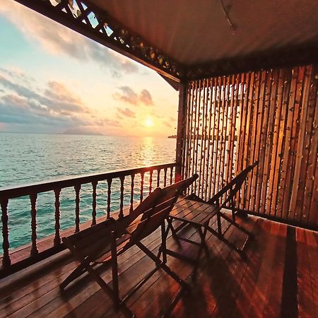 Bed and Breakfast La Water House Semporna Exterior foto