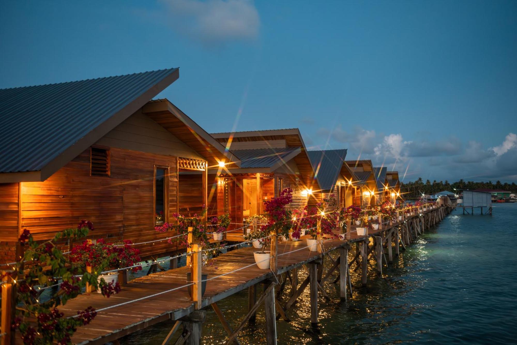 Bed and Breakfast La Water House Semporna Exterior foto