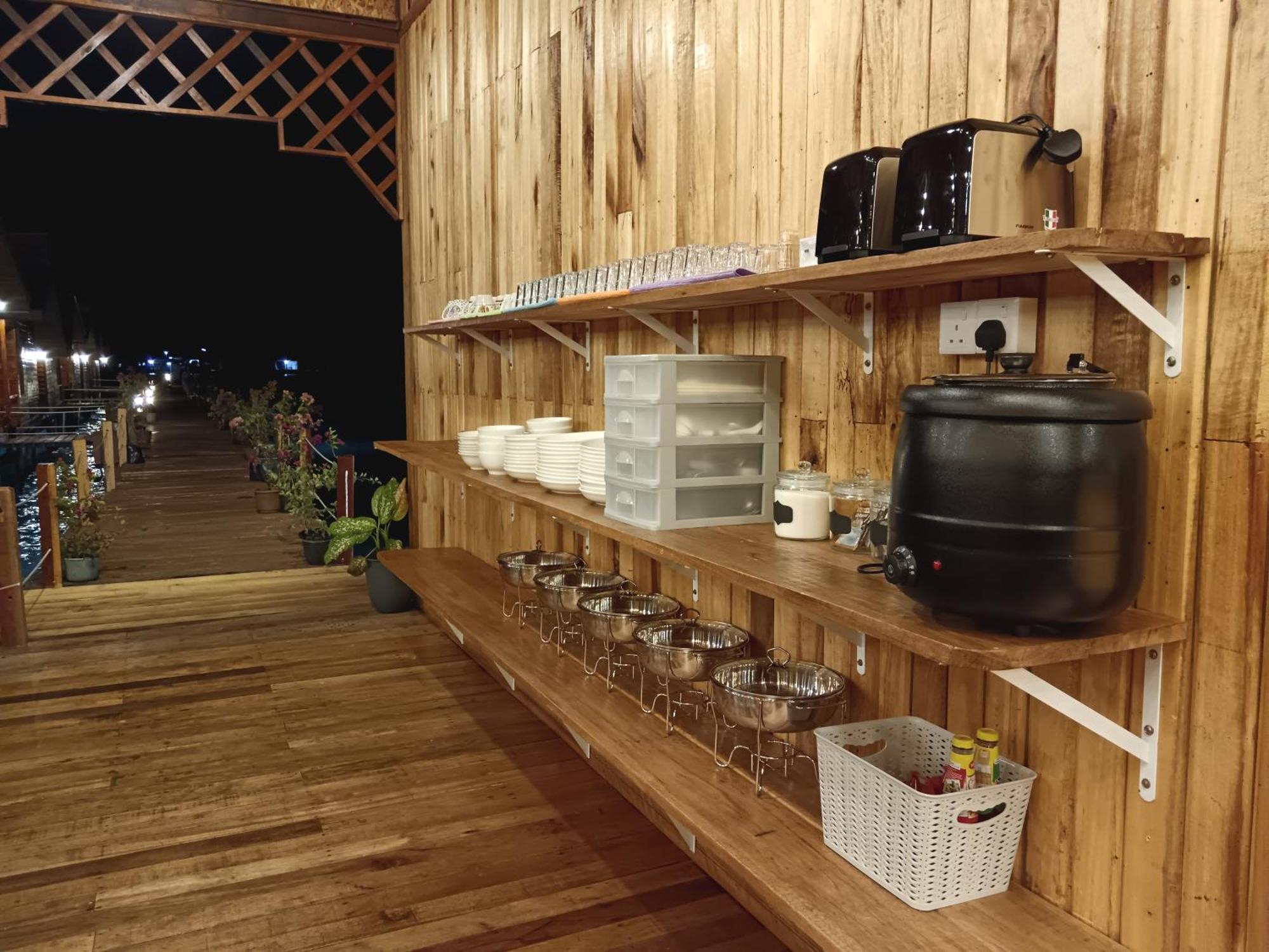 Bed and Breakfast La Water House Semporna Exterior foto